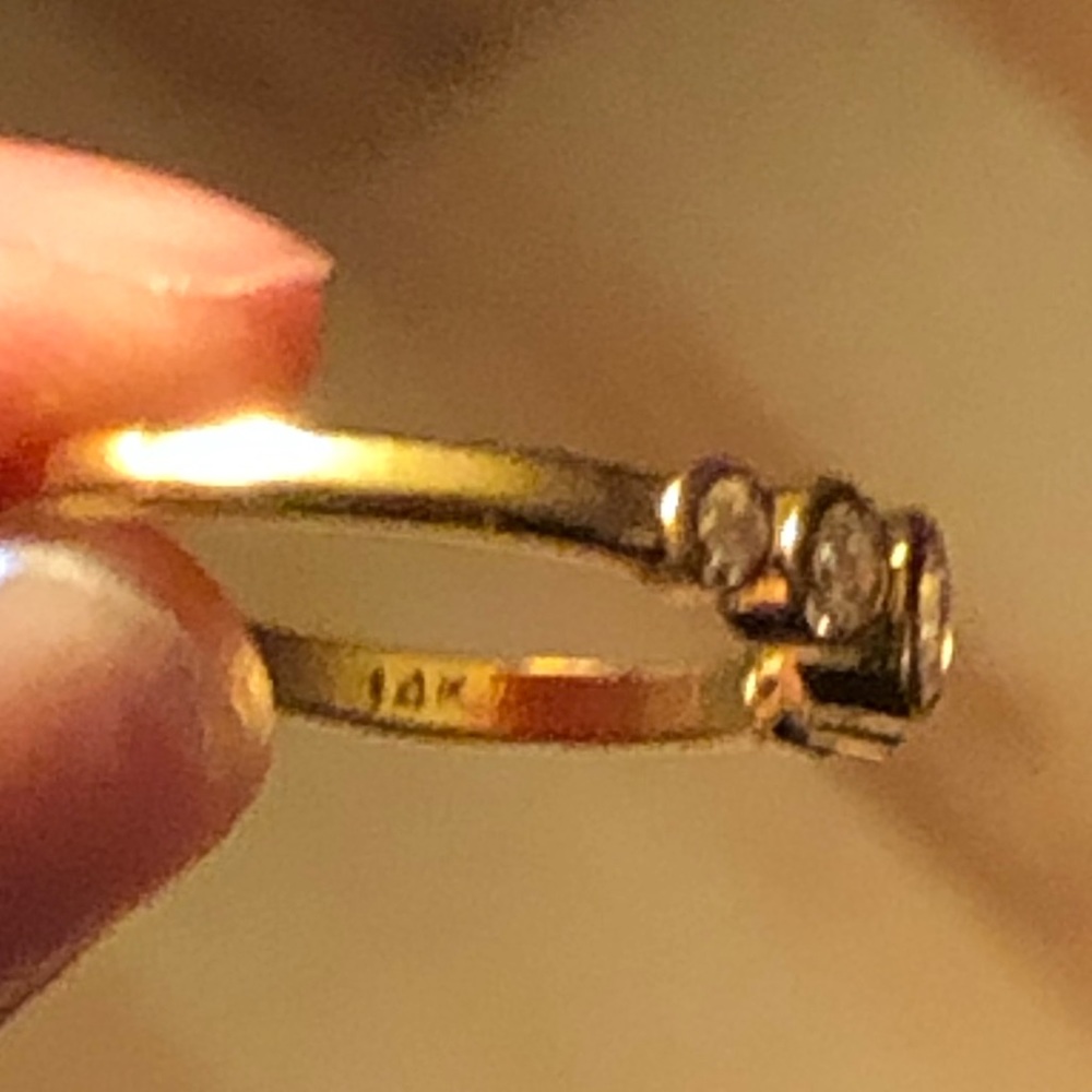 14K GOLD CUBIC ZIRCONIA RING - Picture 6 of 7